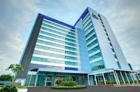 Отель Holiday Inn Express Jakarta International Expo, an IHG Hotel  Джакарта